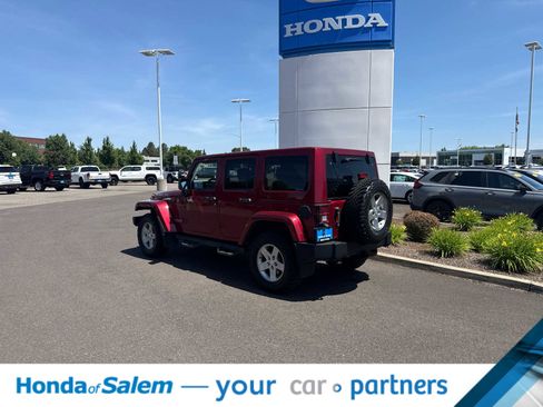 Used 2012 Jeep Wrangler Unlimited Rubicon w/ Connectivity Group AWD/4WD image 3