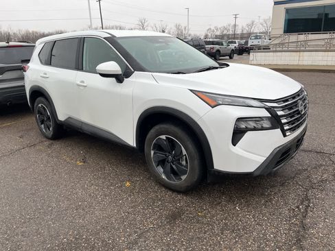 Used 2025 Nissan Rogue SV image 17