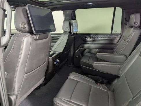 Used 2023 GMC Yukon XL Denali w/ Advanced Technology Package image 17