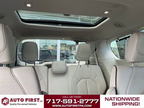Used 2019 Chrysler Pacifica Limited w/ Advanced Safetytec Group FWD image 13