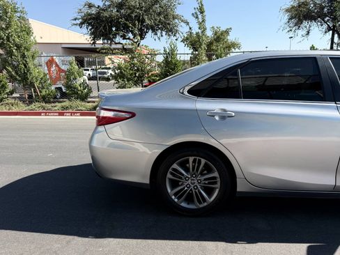 Used 2015 Toyota Camry SE FWD image 5