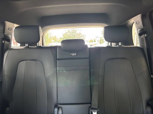 Used 2025 Mercedes-Benz GLB 250 image 41