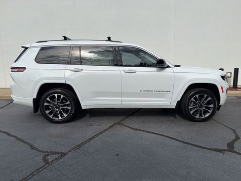 Certified 2023 Jeep Grand Cherokee L Overland w/ Rear Seat Video Group I AWD/4WD image 9