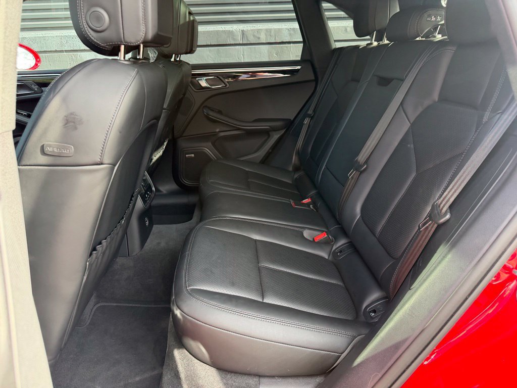 Certified 2026 Porsche Macan AWD/4WD image 19