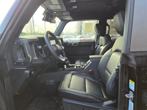 New 2025 Ford Bronco Badlands image 12