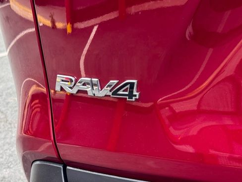 Used 2019 Toyota RAV4 LE w/ All Weather Liner Package AWD/4WD image 16