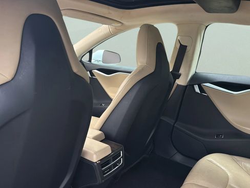 Used 2014 Tesla Model S 85 image 32