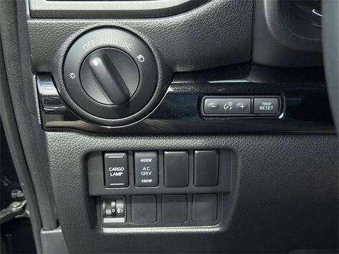 Used 2024 Nissan Titan SV w/ SV Bronze Edition Package image 33