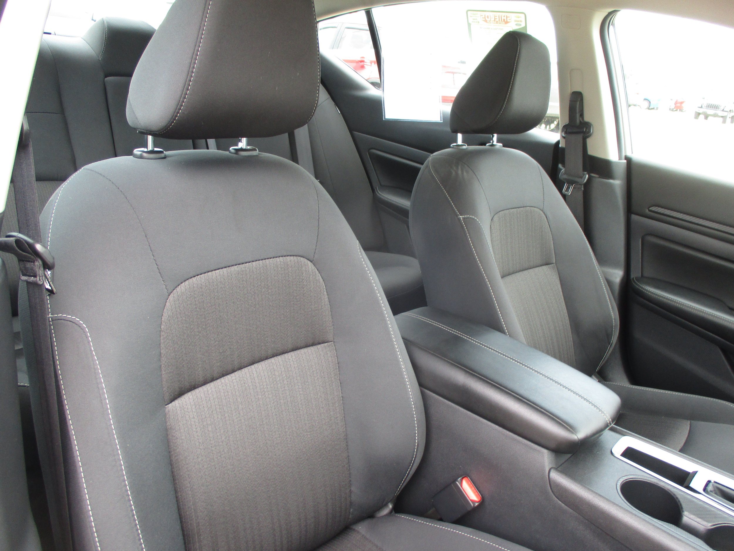 Used 2025 Nissan Altima 2.5 SV FWD image 32