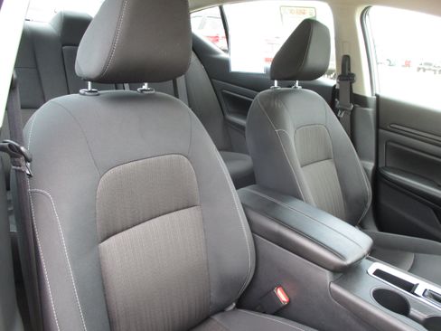 Used 2025 Nissan Altima 2.5 SV FWD image 32