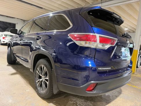 Used 2016 Toyota Highlander XLE AWD/4WD image 3