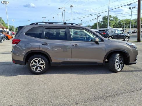 Used 2024 Subaru Forester Premium AWD/4WD image 3
