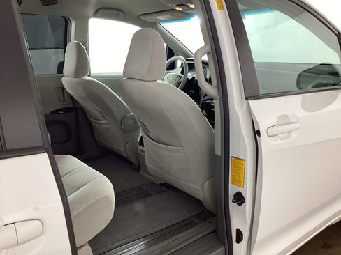 Used 2013 Toyota Sienna LE FWD image 24