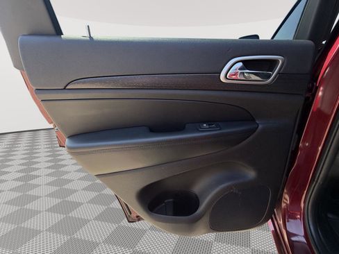 Used 2017 Jeep Grand Cherokee Altitude image 24