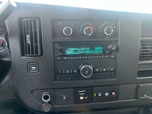 Used 2020 GMC Savana 2500 Extended w/ Enhanced Convenience Package image 11