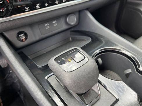 Used 2025 Nissan Rogue SV FWD image 43