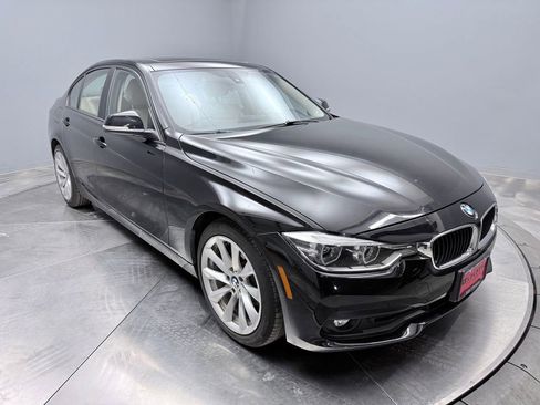 Used 2018 BMW 320i xDrive Sedan w/ Convenience Package image 3
