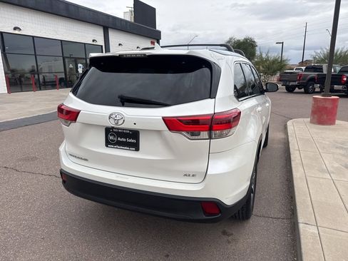 Used 2019 Toyota Highlander XLE image 6