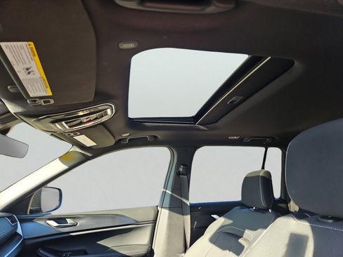 Used 2025 Jeep Grand Cherokee Laredo X image 15