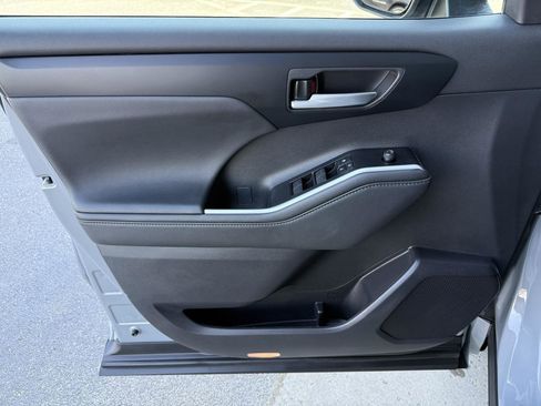 Used 2025 Toyota Highlander XSE image 9
