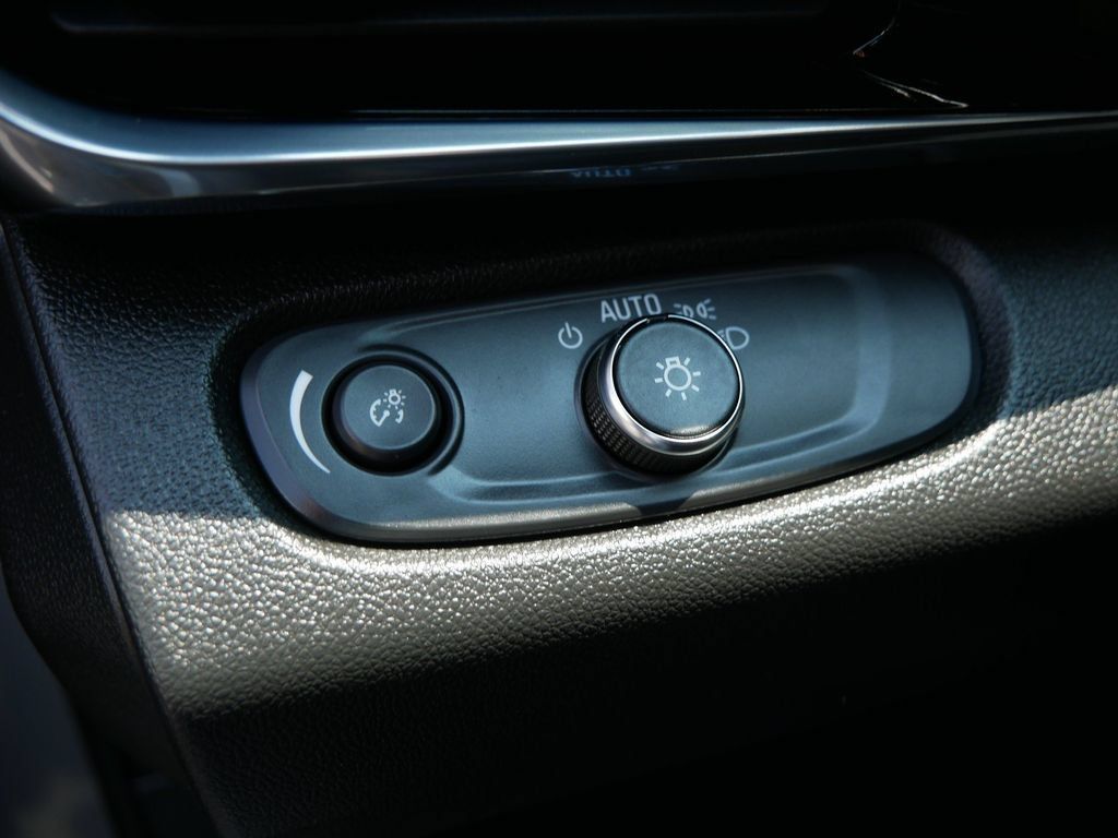 Certified 2024 Buick Envista Sport Touring w/ Convenience I Package FWD image 18