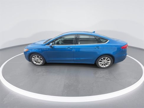 Used 2020 Ford Fusion SE image 5