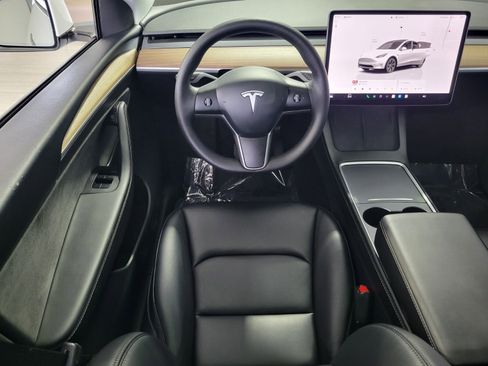 Used 2025 Tesla Model Y Long Range RWD image 12