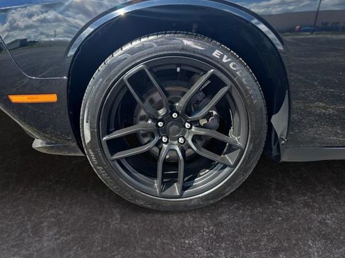 Used 2018 Dodge Challenger SXT RWD image 14