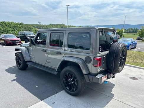 Used 2022 Jeep Wrangler Unlimited Sahara AWD/4WD image 3