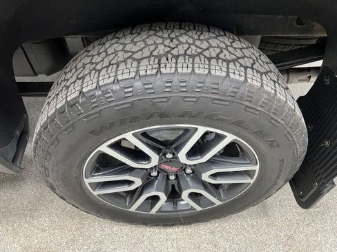 Used 2025 GMC Sierra 1500 AT4 w/ Technology Package AWD/4WD image 15