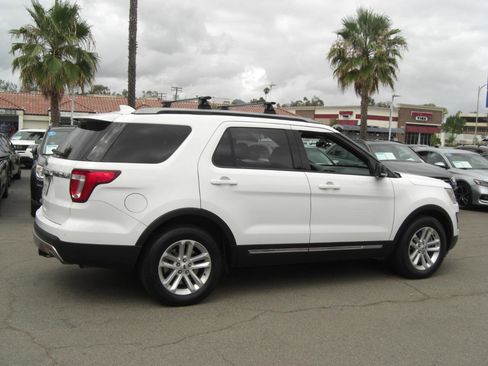 Used 2017 Ford Explorer XLT w/ Equipment Group 202A FWD image 13