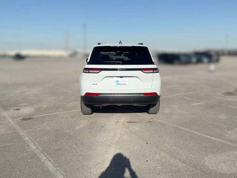 New 2026 Jeep Grand Cherokee Altitude image 10