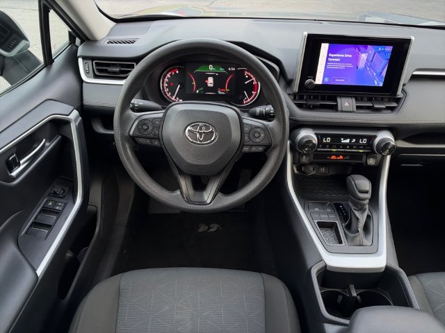 Used 2025 Toyota RAV4 XLE FWD image 13