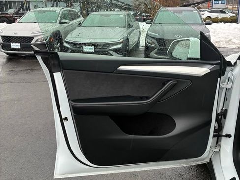 Used 2022 Tesla Model Y Performance image 38