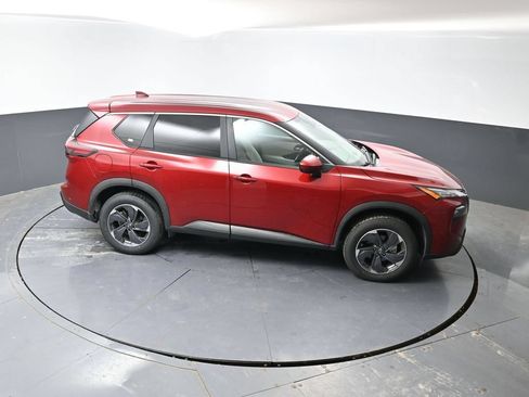Used 2025 Nissan Rogue SV FWD image 14