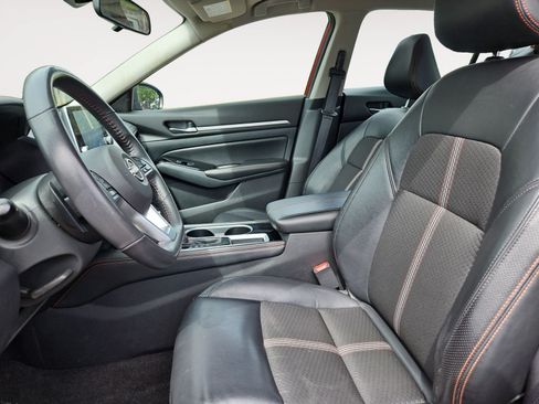 Used 2024 Nissan Altima 2.5 SR FWD image 9
