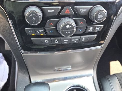 Used 2020 Jeep Grand Cherokee Altitude RWD image 21