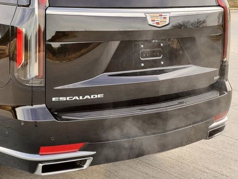 Certified 2023 Cadillac Escalade Premium Luxury w/ Performance Package image 8