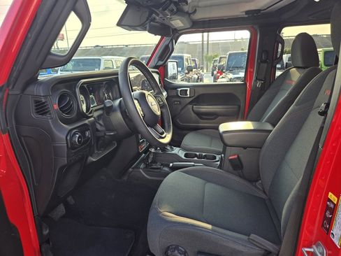 Used 2025 Jeep Wrangler Rubicon image 7