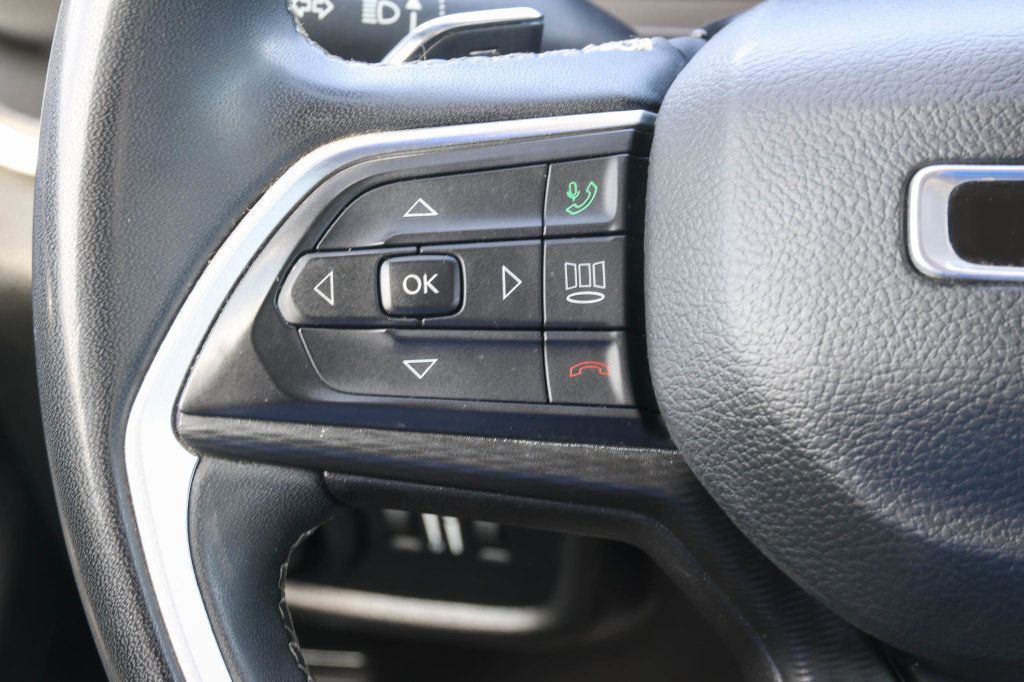 Used 2023 Jeep Grand Cherokee L Laredo AWD/4WD image 28