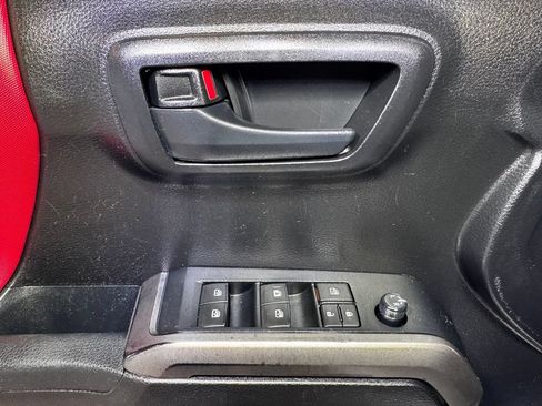 Used 2021 Toyota Tacoma SR5 AWD/4WD image 22