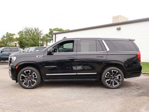 Certified 2023 GMC Yukon SLT w/ SLT Premium Package AWD/4WD image 4