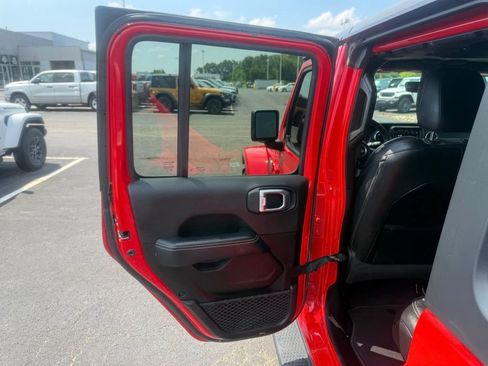 Used 2020 Jeep Wrangler Unlimited Sahara w/ Dual Top Group AWD/4WD image 40