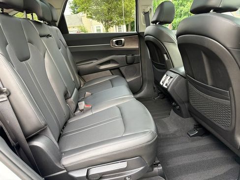 Certified 2023 Kia Sorento S w/ Panoramic Sunroof Package AWD/4WD image 31