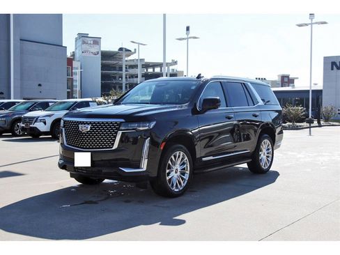 Used 2024 Cadillac Escalade Premium Luxury image 2