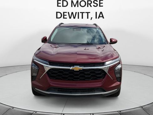 Used 2025 Chevrolet Trax LT w/ LT Convenience Package FWD image 8