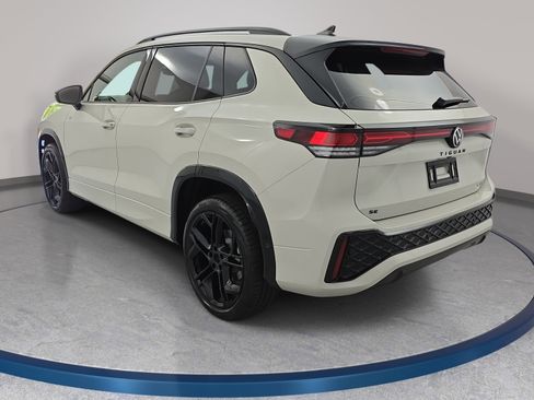 New 2026 Volkswagen Tiguan SE R-Line AWD/4WD image 7