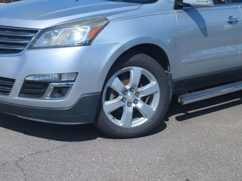 Used 2017 Chevrolet Traverse LT w/ Style and Technology Package FWD image 2