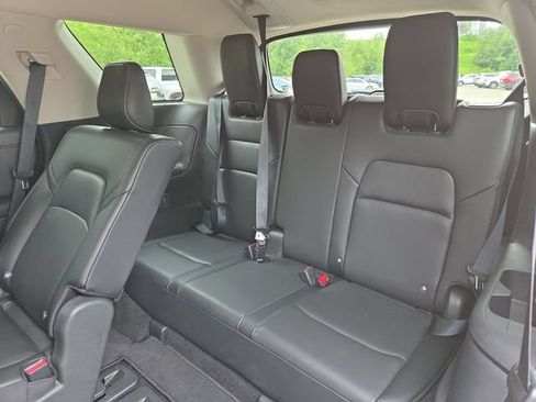 Used 2025 Nissan Pathfinder SL AWD/4WD image 30