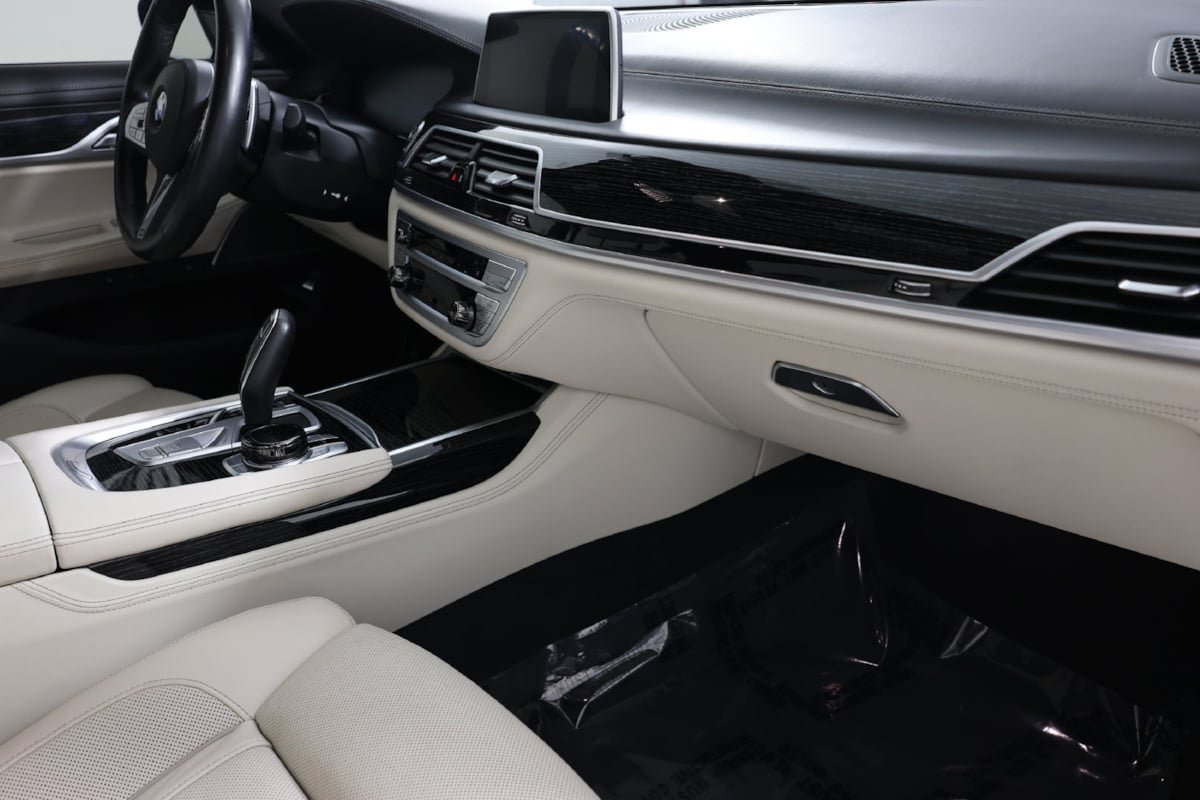 Used 2022 BMW 750i xDrive w/ Luxury Rear Seating Package AWD/4WD image 30